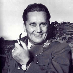 El jefe partisano Josip Tito se impone como jefe de la resistencia y libera Belgrado